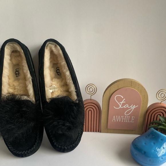 uggs dakota pom-poms black womens size 8 loafers - Picture 3 of 15
